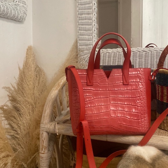 Welcome To My Closet 🤎 - Picture 6 of 16